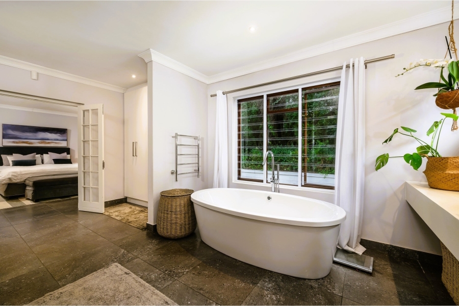 5 Bedroom Property for Sale in Theescombe Eastern Cape